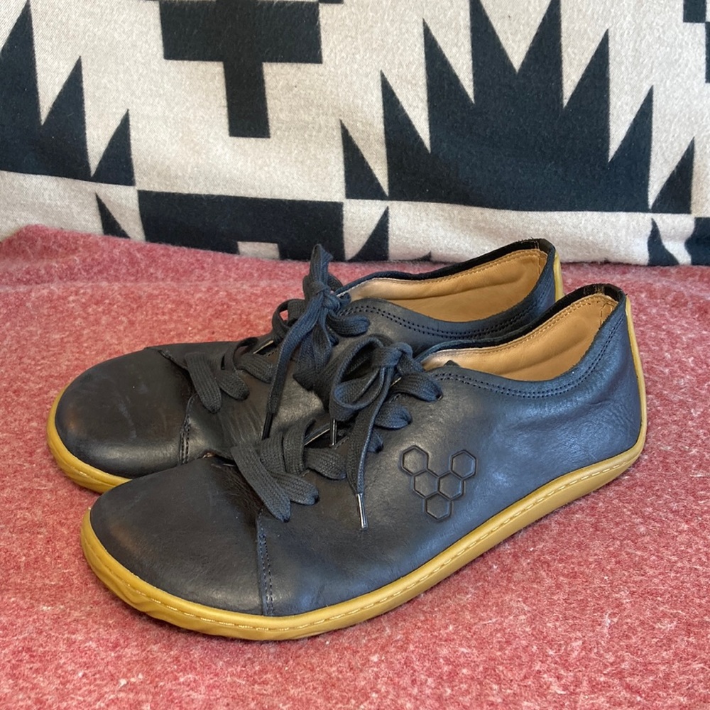 Vivobarefoot Addis Leather Shoes in Midnight Blue with Gum Soles (Vivo Barefoot)